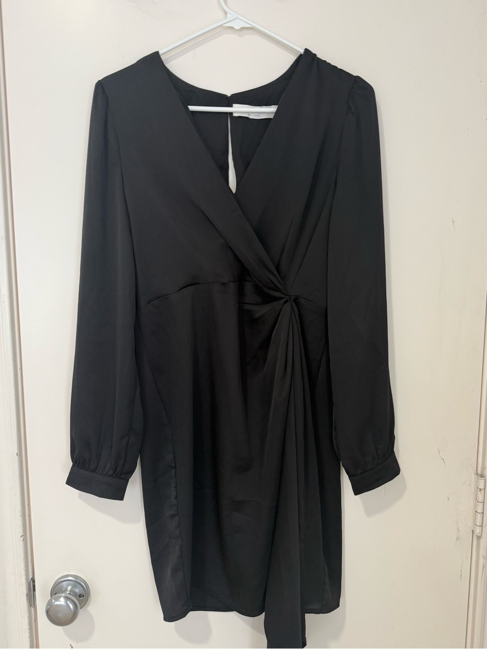 Astr Black Long Sleeve V-Neck Twist-Detail Dress